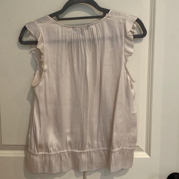 NWOT Banana Republic “silky” top. Size XS - Picture 3 of 3